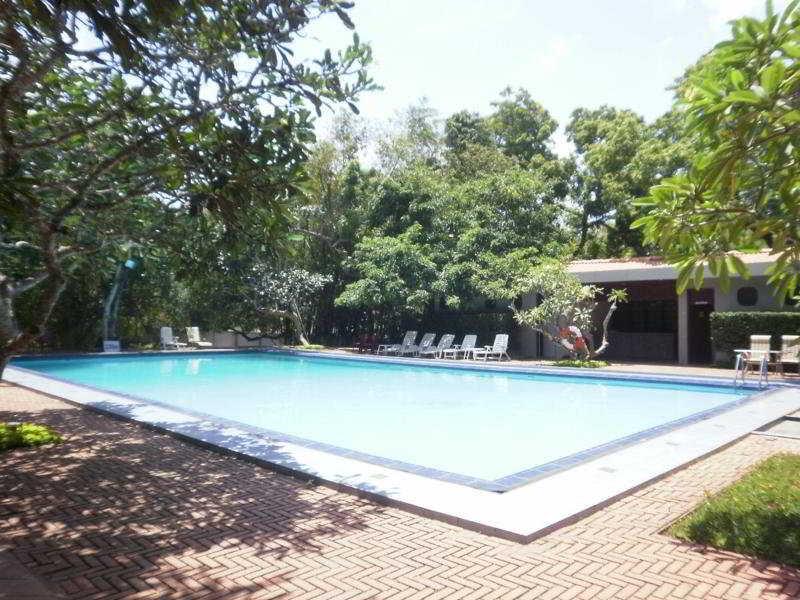Peacock Beach Hotel Hambantota Ngoại thất bức ảnh