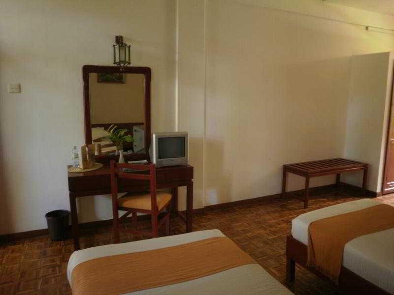 Peacock Beach Hotel Hambantota Ngoại thất bức ảnh