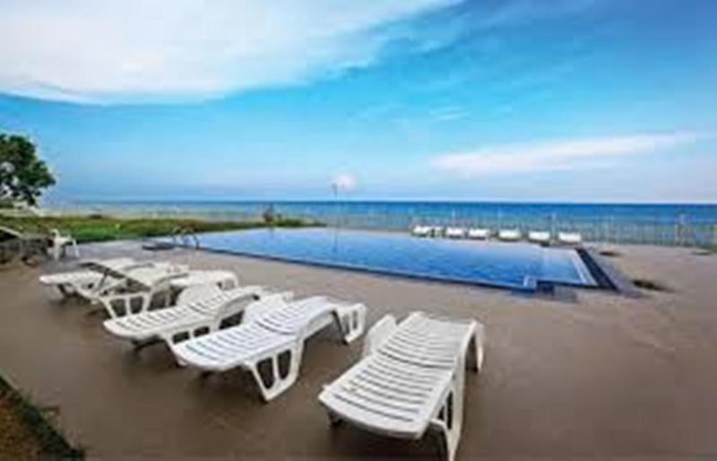 Peacock Beach Hotel Hambantota Ngoại thất bức ảnh