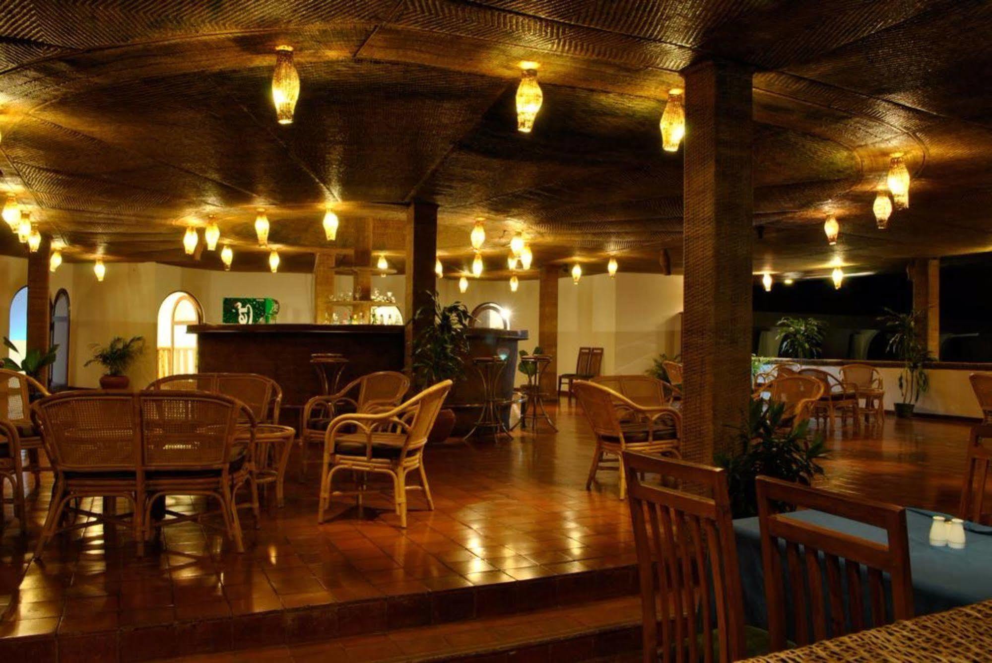Peacock Beach Hotel Hambantota Ngoại thất bức ảnh