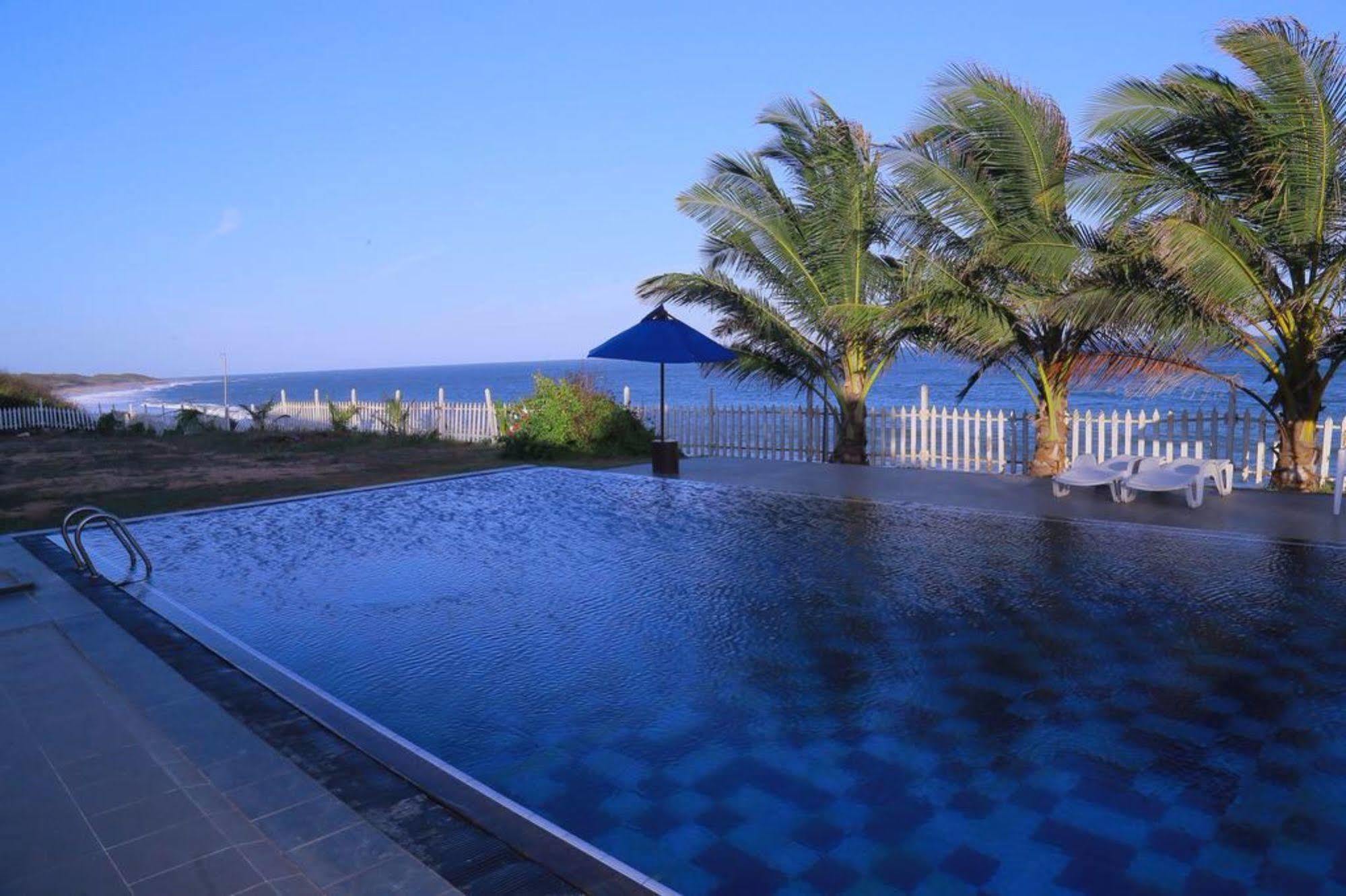 Peacock Beach Hotel Hambantota Ngoại thất bức ảnh